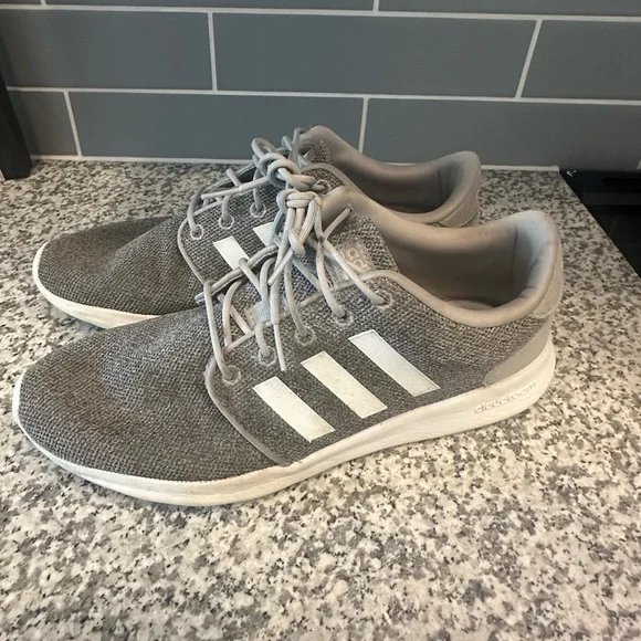 Adidas Women’s Shoes Size 9 - Picture 2 of 4